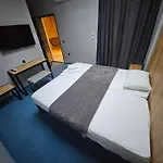 Отель O'clock Bed & 3*