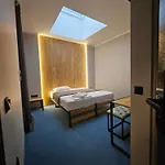 Отель O'clock Bed &