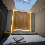 Отель O'clock Bed & 3*