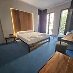 Отель O'clock Bed &