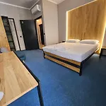 Отель O'clock Bed & 3*
