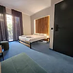 O'clock Bed & Отель Бургас