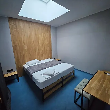 O'clock Bed & Self Check In