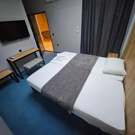 Отель O'clock Bed & 3*