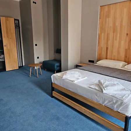 O'clock Bed & Self Check In