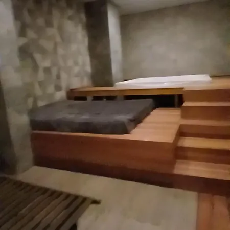 Отель O'clock Bed & 3*