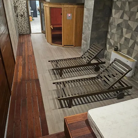 Отель O'clock Bed & 3*